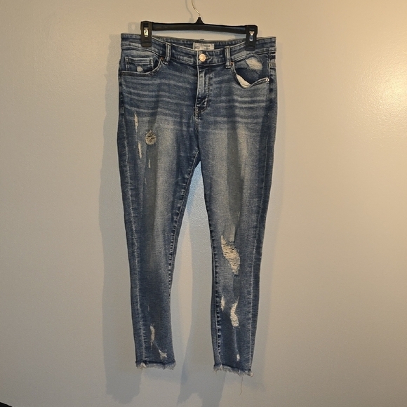 BKE Denim - Trendy Distressed Skinny Jeans for Women LOT R2